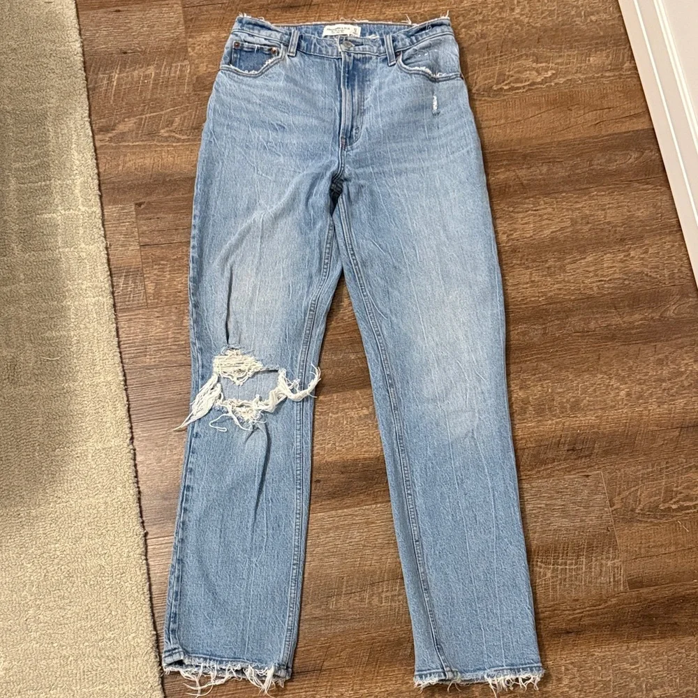 Abercrombie & Fitch ‘90s Straight Ultra High Rise Jean - Picture 1 of 5